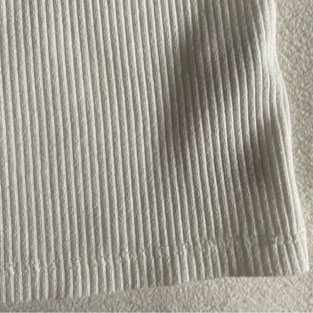 GAP Ribbed Crossover Cutout Top - Picture 3 of 7